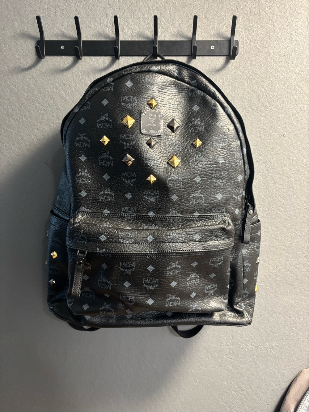 MCM STARK BACKPACK WITH STUDS IN VISETOS BLACK - Perfect